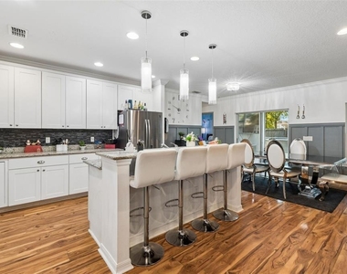 13046 Linden Drive - Photo Thumbnail 4