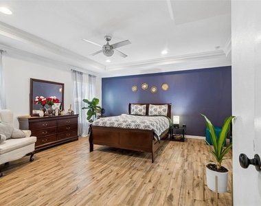 13046 Linden Drive - Photo Thumbnail 9