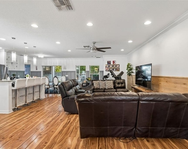 13046 Linden Drive - Photo Thumbnail 3
