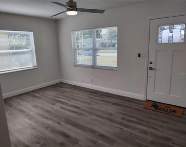 4637 12th Avenue N - Photo Thumbnail 8