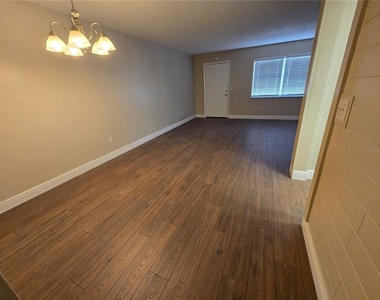 1320 Moreland Drive - Photo Thumbnail 2