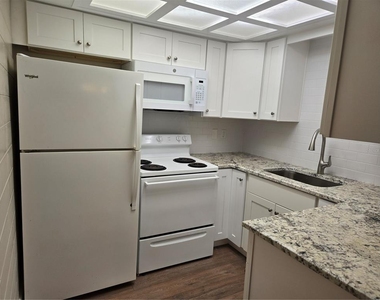 1320 Moreland Drive - Photo Thumbnail 9