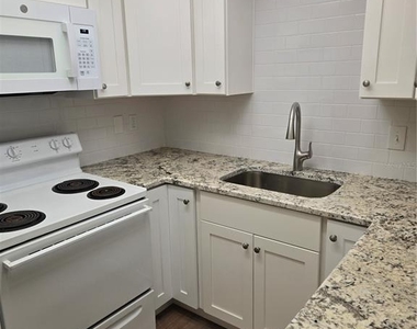 1320 Moreland Drive - Photo Thumbnail 12