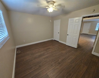 1320 Moreland Drive - Photo Thumbnail 6