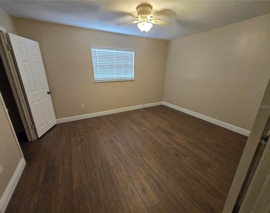1320 Moreland Drive - Photo Thumbnail 4