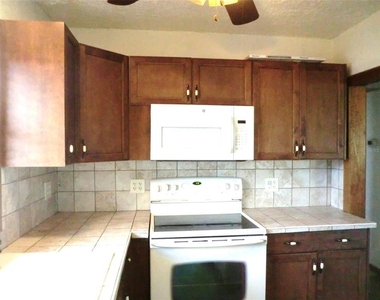 202 Bedford Trail - Photo Thumbnail 6