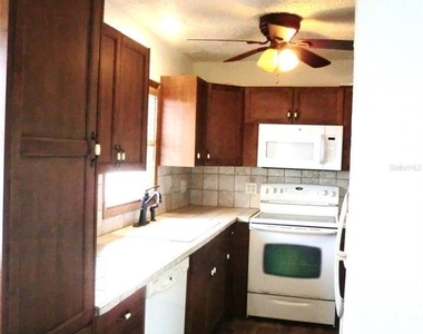 202 Bedford Trail - Photo Thumbnail 4