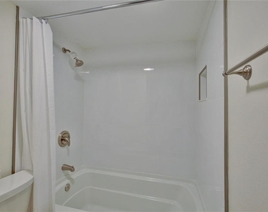 2612 2nd Court - Photo Thumbnail 20