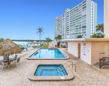51 Island Way - Photo Thumbnail 35