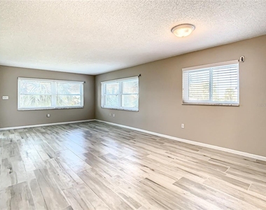 4575 Cove Circle - Photo Thumbnail 8