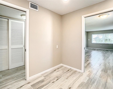 4575 Cove Circle - Photo Thumbnail 9