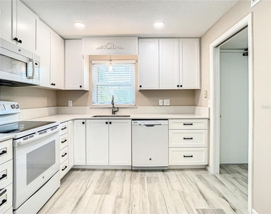 4575 Cove Circle - Photo Thumbnail 32
