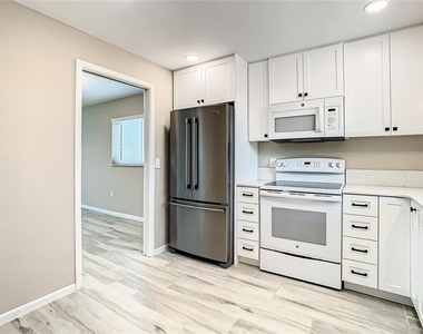 4575 Cove Circle - Photo Thumbnail 3