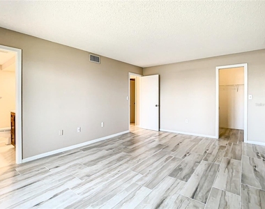 4575 Cove Circle - Photo Thumbnail 22