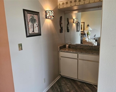 6011 Bahia Del Mar Boulevard - Photo Thumbnail 8