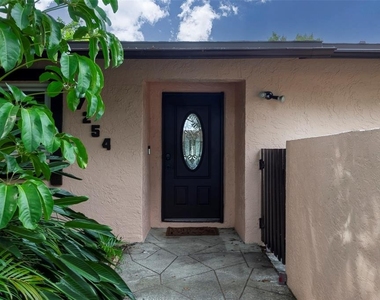 7254 55th Avenue N - Photo Thumbnail 2