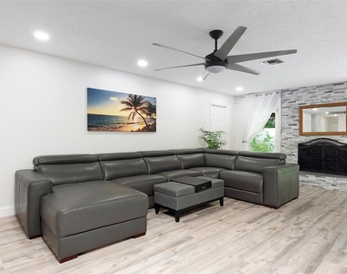 7254 55th Avenue N - Photo Thumbnail 5