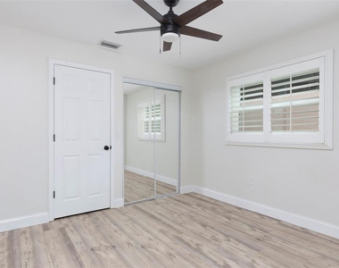 7254 55th Avenue N - Photo Thumbnail 15