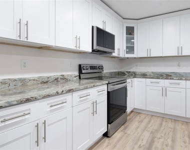 7254 55th Avenue N - Photo Thumbnail 9