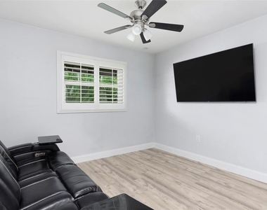 7254 55th Avenue N - Photo Thumbnail 13