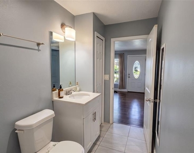 710 Kentucky Avenue - Photo Thumbnail 10