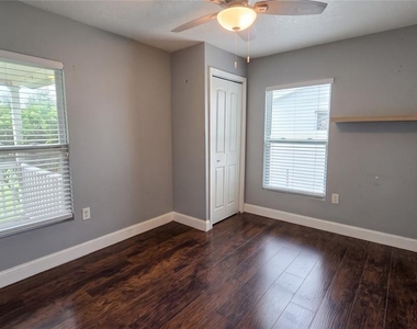 710 Kentucky Avenue - Photo Thumbnail 11