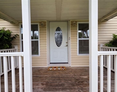 710 Kentucky Avenue - Photo Thumbnail 2