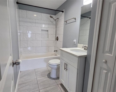 710 Kentucky Avenue - Photo Thumbnail 12