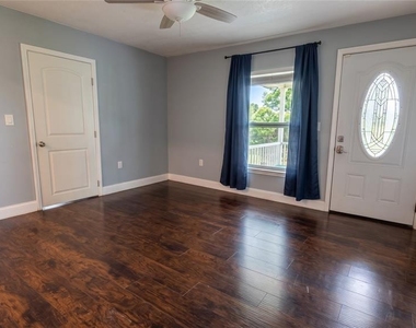 710 Kentucky Avenue - Photo Thumbnail 3