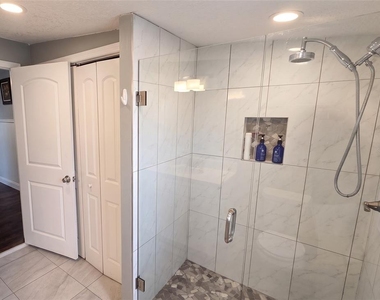 710 Kentucky Avenue - Photo Thumbnail 9