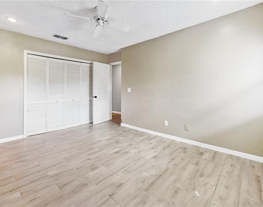 305 Medina Court - Photo Thumbnail 16