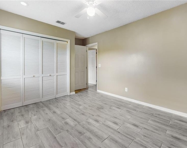 305 Medina Court - Photo Thumbnail 13