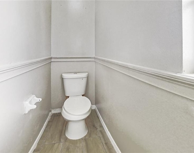305 Medina Court - Photo Thumbnail 11