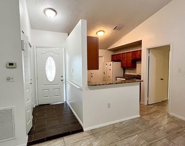 10 York Court - Photo Thumbnail 3