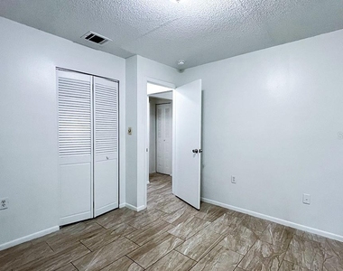 10 York Court - Photo Thumbnail 12