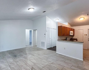 10 York Court - Photo Thumbnail 8