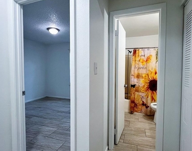 10 York Court - Photo Thumbnail 14