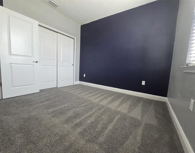 3890 Knotty Pine Street - Photo Thumbnail 8