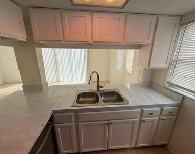 833 Caribbean Drive - Photo Thumbnail 7
