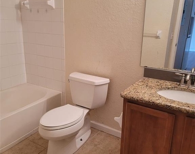 14049 Fairway Island Drive - Photo Thumbnail 8