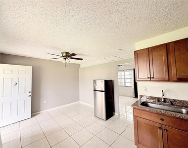 1106 E South Street - Photo Thumbnail 4