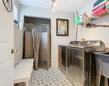 6659 Time Square Avenue - Photo Thumbnail 32