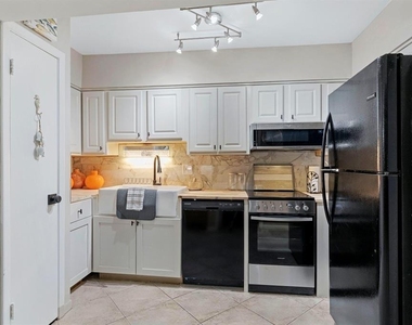 10365 Paradise Boulevard - Photo Thumbnail 9