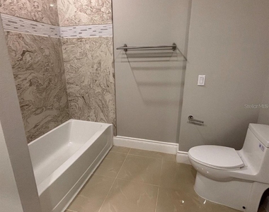 1915 Greenbriar Terrace - Photo Thumbnail 3