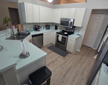 111 Sunridge Woods Court - Photo Thumbnail 6
