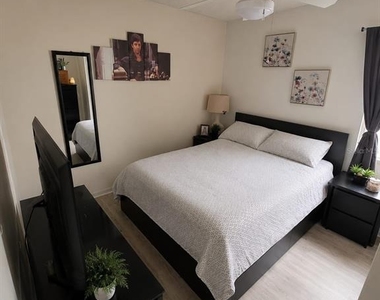 111 Sunridge Woods Court - Photo Thumbnail 9