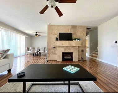 582 Revilo Boulevard - Photo Thumbnail 2