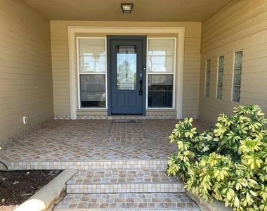 582 Revilo Boulevard - Photo Thumbnail 1