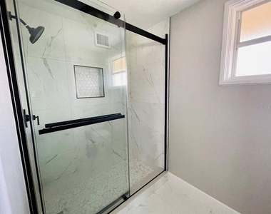 582 Revilo Boulevard - Photo Thumbnail 11