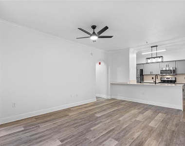 911 N Orange Avenue - Photo Thumbnail 9